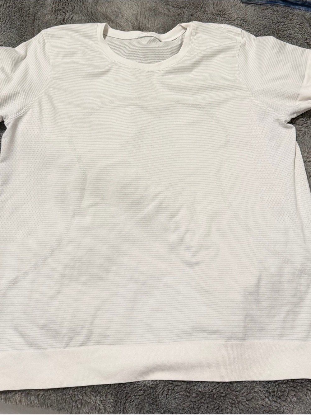 Women’s Lululemon White Short Sleeve Athletic Top – Size 12